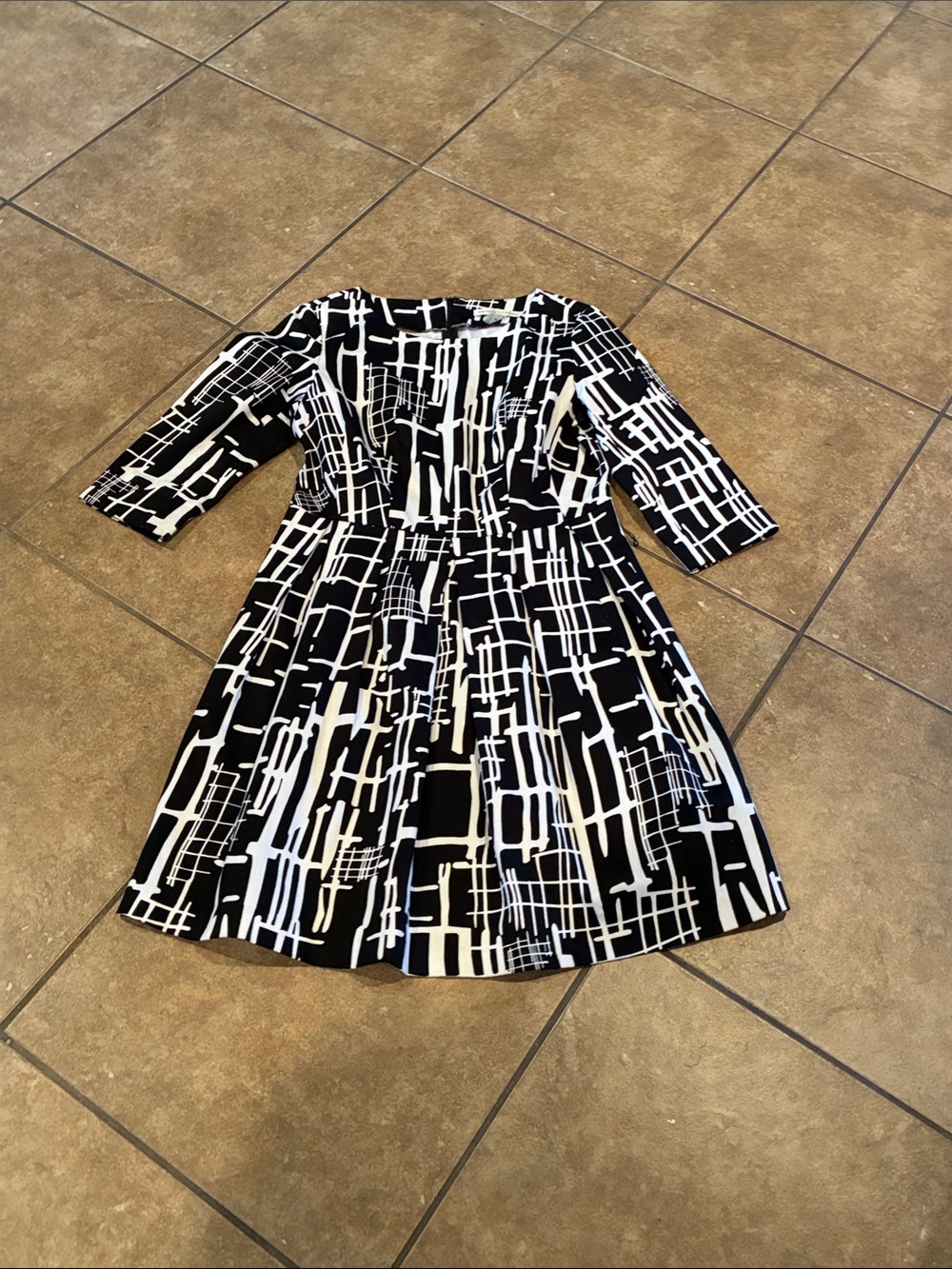 Peter Nygard Black & White Graphic Fit-and-Flare Midi Dress